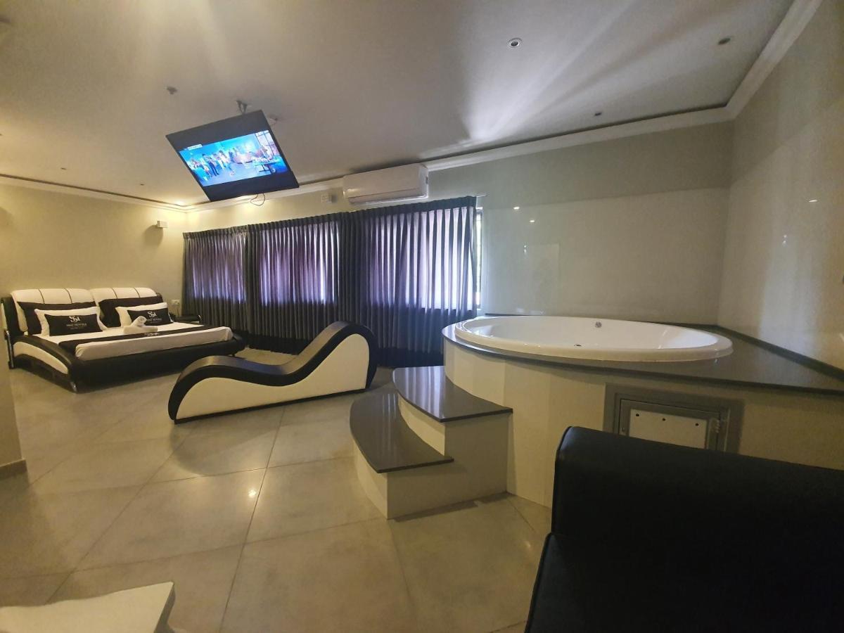 Spat Business โฮลอน ภายนอก รูปภาพ